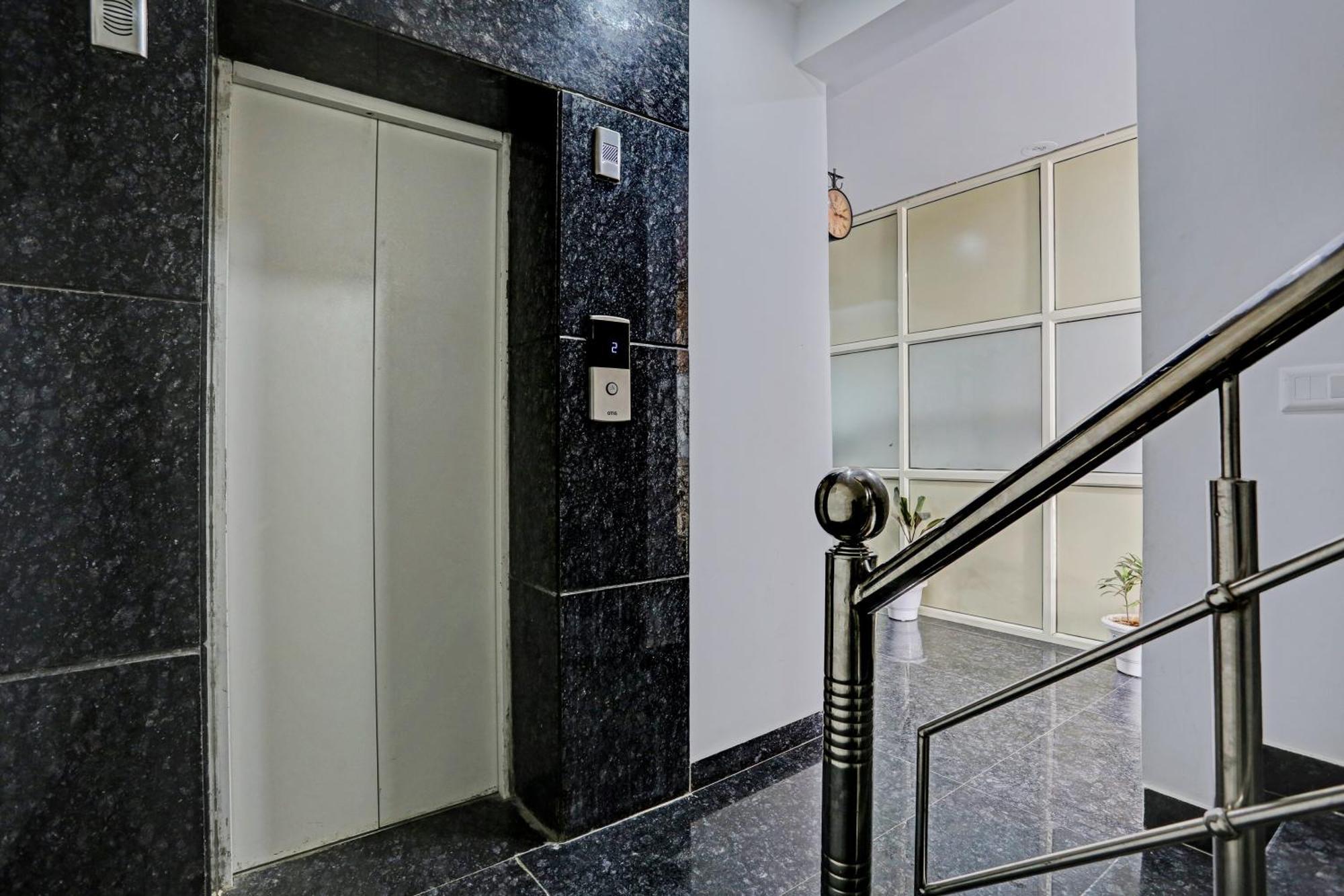 Hotel O Vikrant Residency Gurgaon Exterior photo
